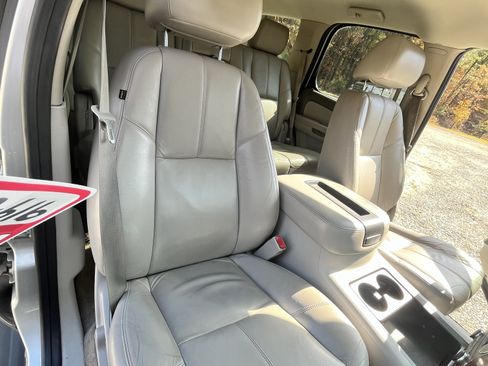 Used 2011 Chevrolet Tahoe LT image 18