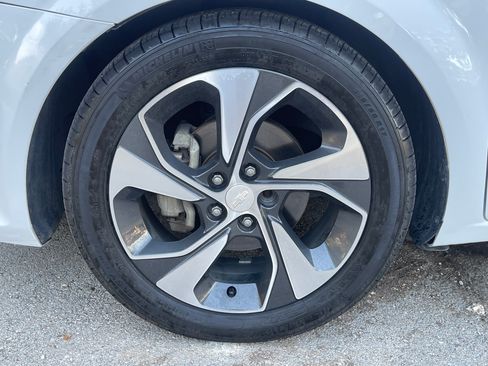 Used 2017 Chevrolet Sonic Premier image 21