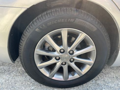 Used 2011 Toyota Camry Hybrid w/ Upgrade Pkg image 15