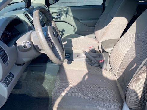 Used 2016 Nissan Frontier SV image 19