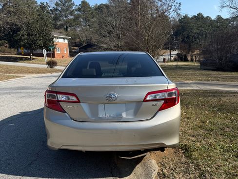 Used 2013 Toyota Camry LE image 2