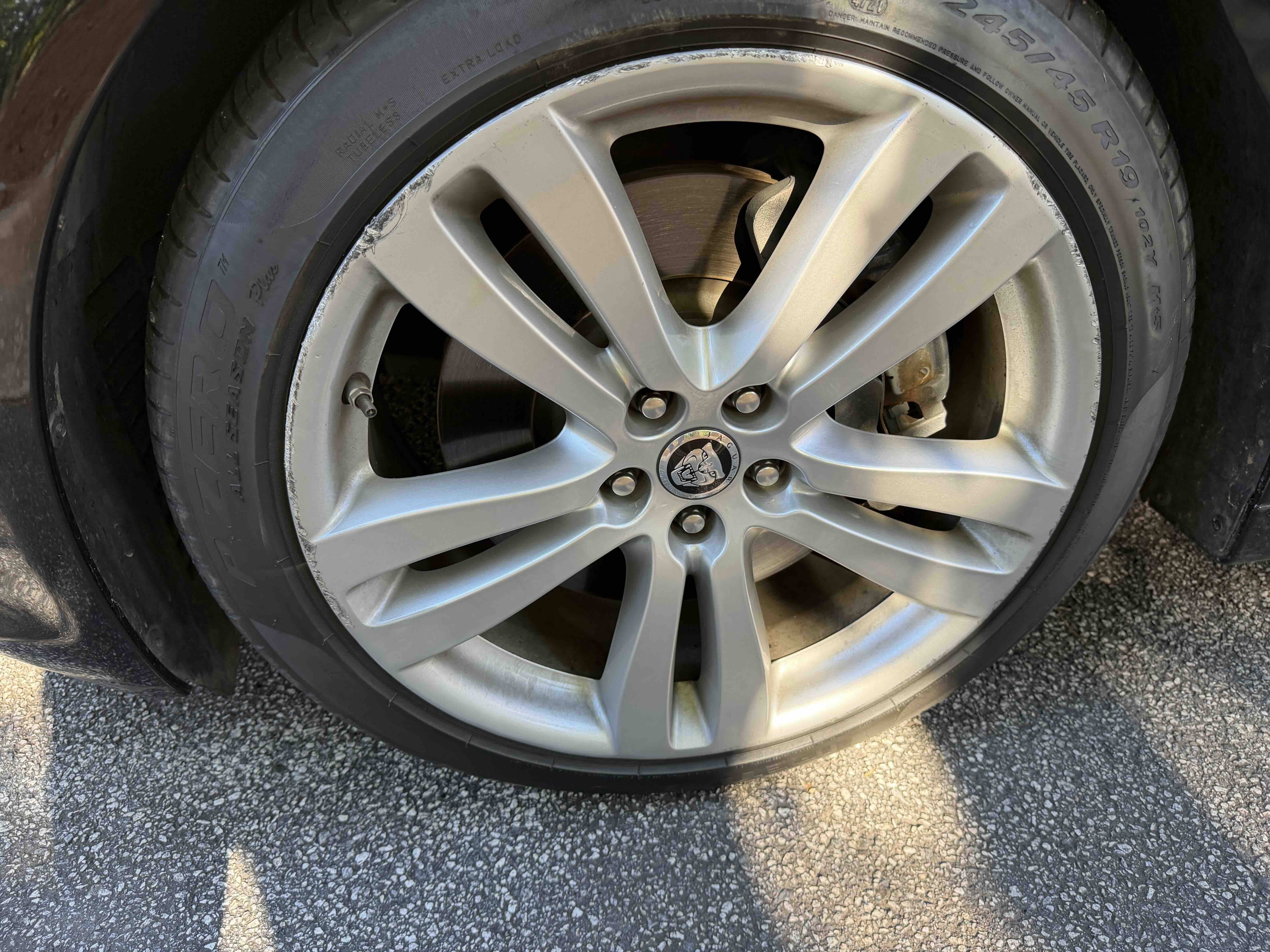 Used 2012 Jaguar XJ L RWD image 8