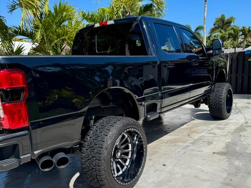 Used 2024 Ford F250 Lariat w/ Black Appearance Package image 19