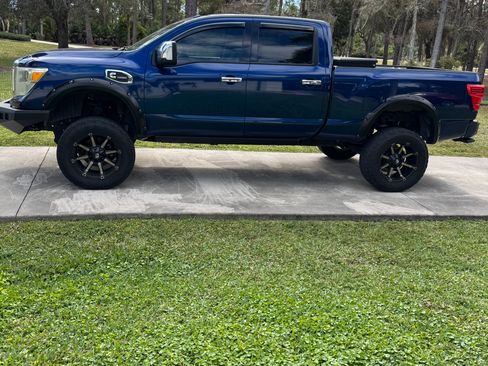 Used 2017 Nissan Titan SL image 1