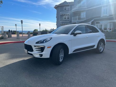 Used 2018 Porsche Macan Sport Edition image 4