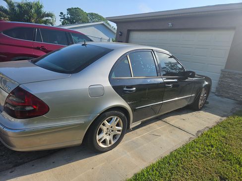 Used 2005 Mercedes-Benz E 320 CDI Sedan image 2