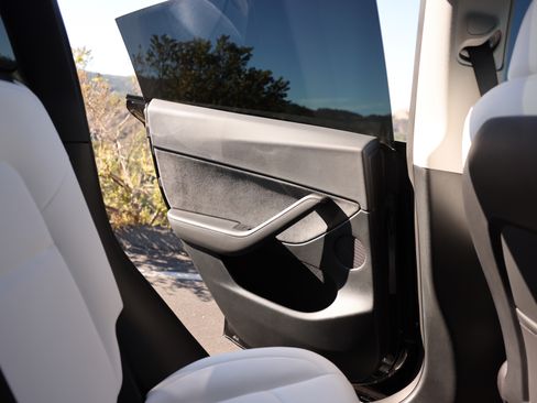 Used 2022 Tesla Model Y Performance image 13