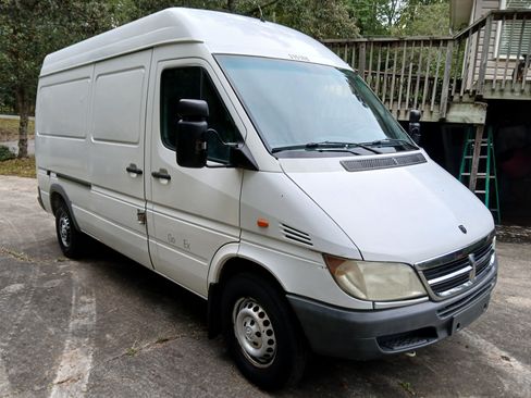 Used 2006 Dodge Sprinter 2500 w/ Comfort Seating Group image 6