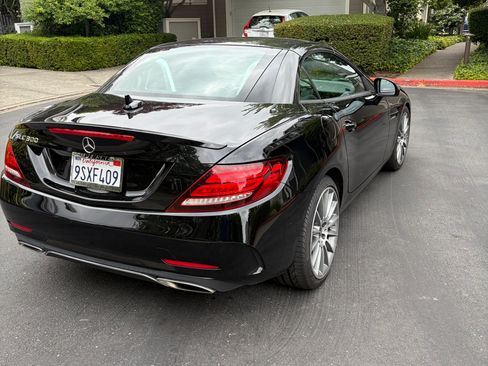 Used 2018 Mercedes-Benz SLC 300 image 4