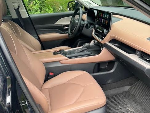 Used 2024 Toyota Grand Highlander AWD image 15