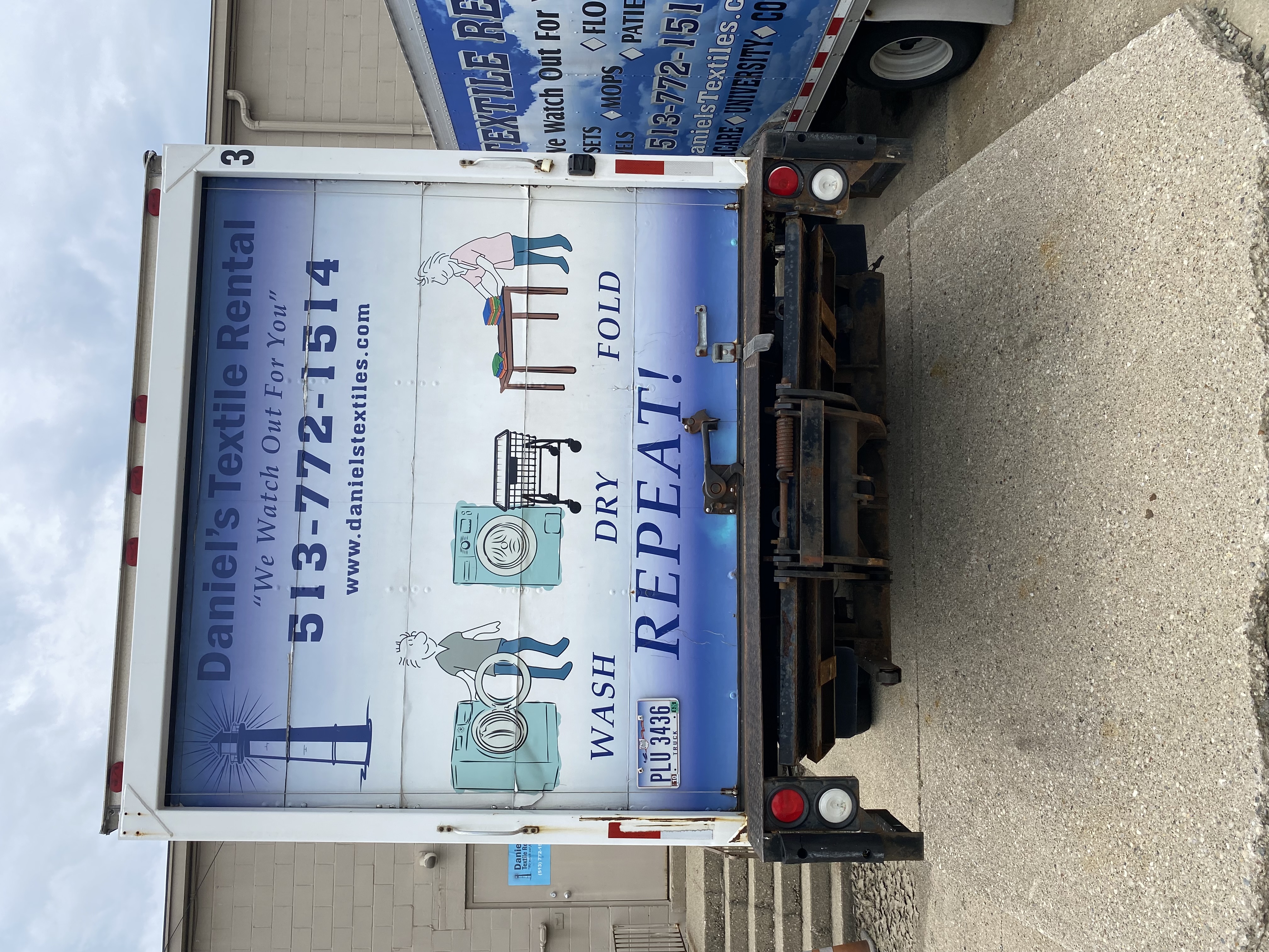 Used 2004 Ford E-350 and Econoline 350 Super Duty RWD image 2
