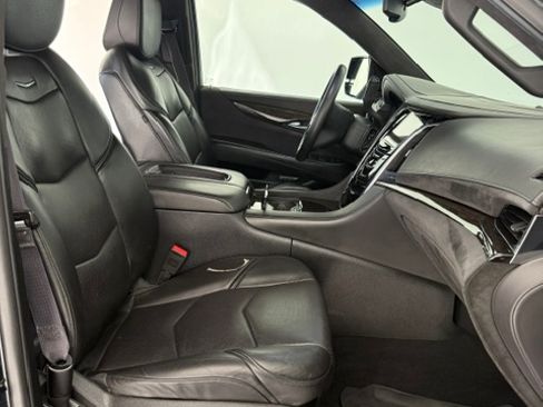 Used 2016 Cadillac Escalade ESV Platinum AWD/4WD image 11