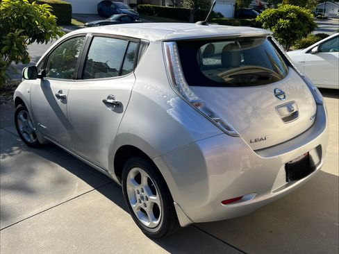 Used 2012 Nissan Leaf SL FWD image 11