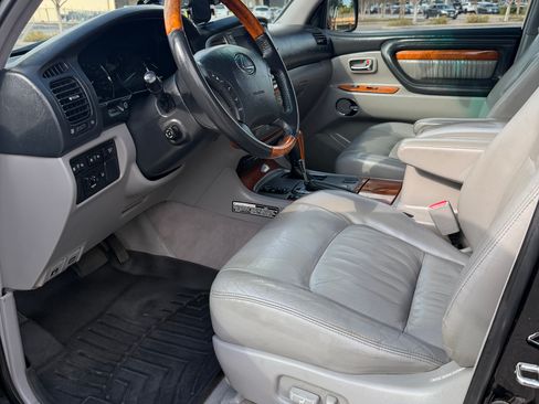 Used 2005 Lexus LX 470 4WD image 9