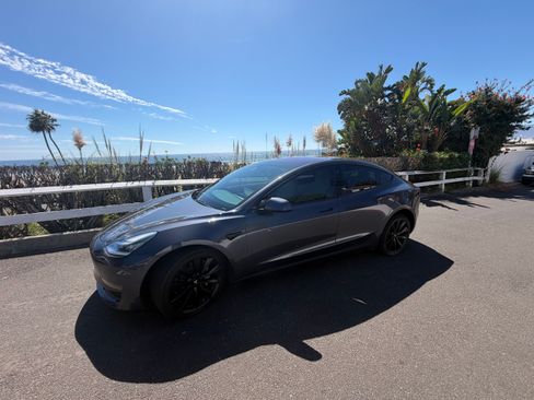 Used 2018 Tesla Model 3 Long Range AWD/4WD image 2