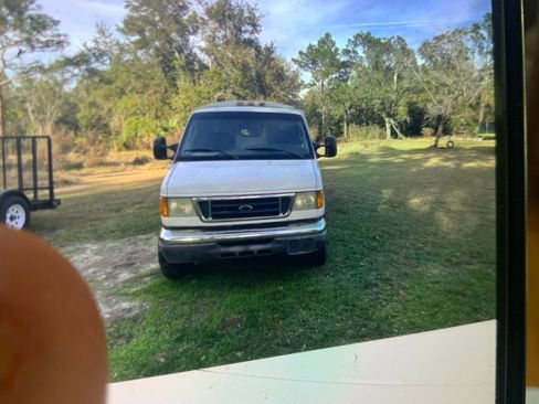 Used 2004 Ford E-350 and Econoline 350 Super Duty image 9