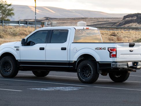 Used 2018 Ford F150 XLT w/ Trailer Tow Package image 11