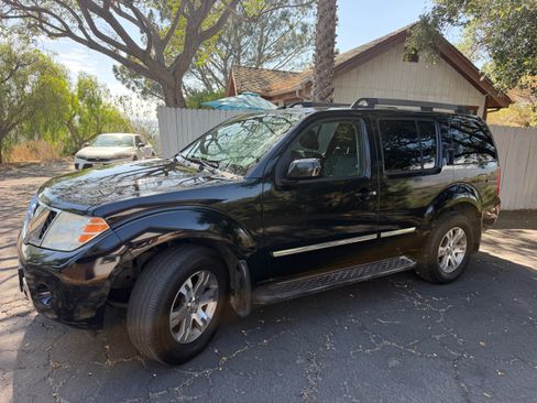 Used 2012 Nissan Pathfinder Silver RWD image 1