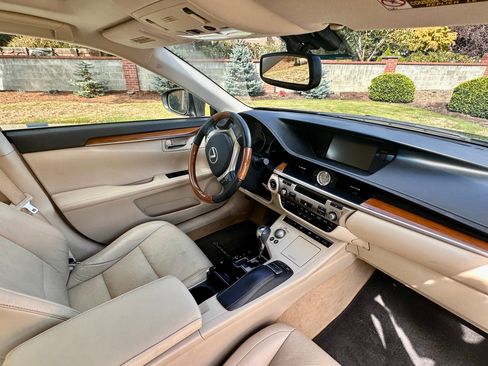 Used 2013 Lexus ES 300h w/ Luxury Pkg FWD image 15