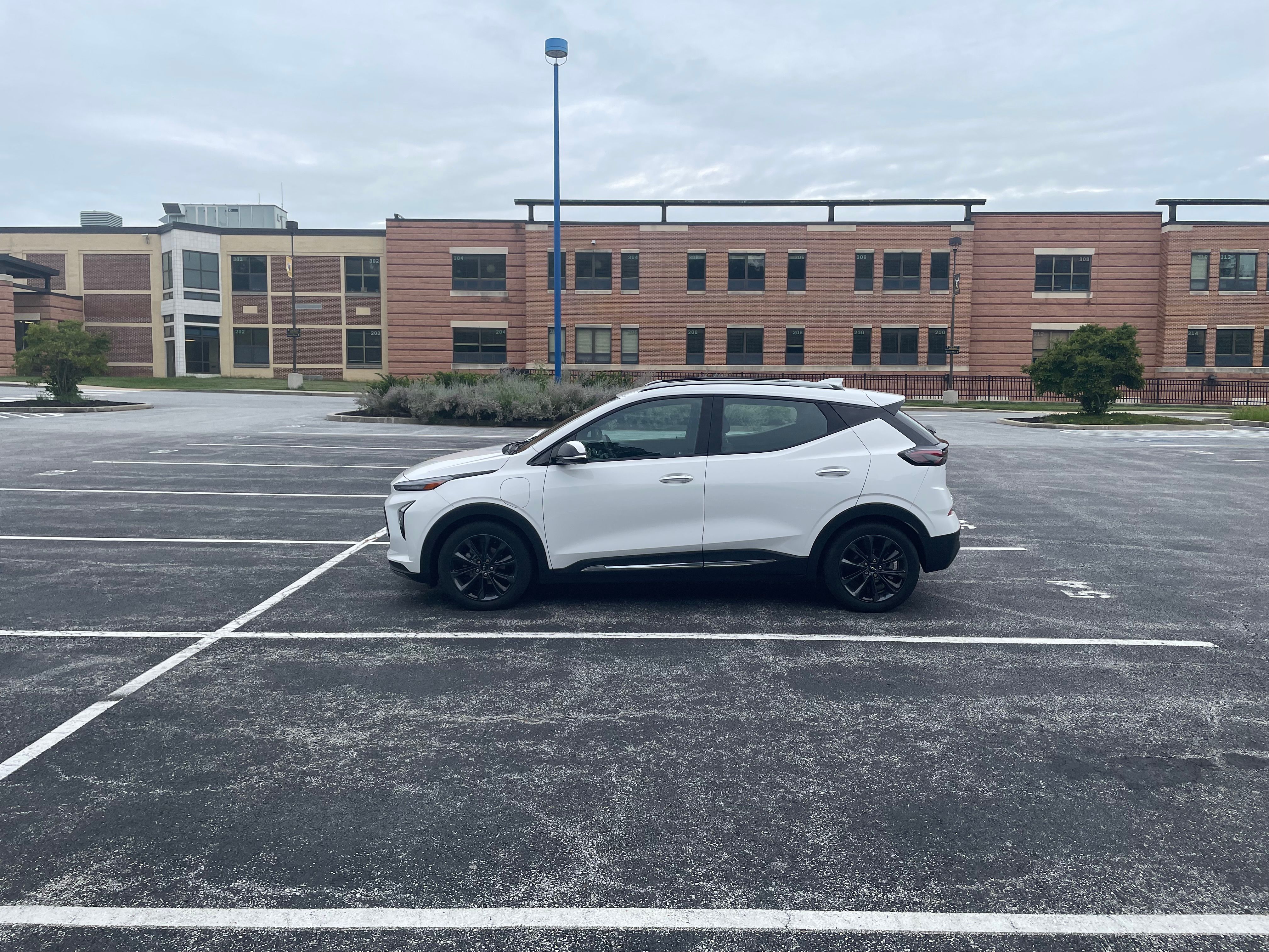 Used 2022 Chevrolet Bolt EUV Premier w/ Launch Edition FWD image 16