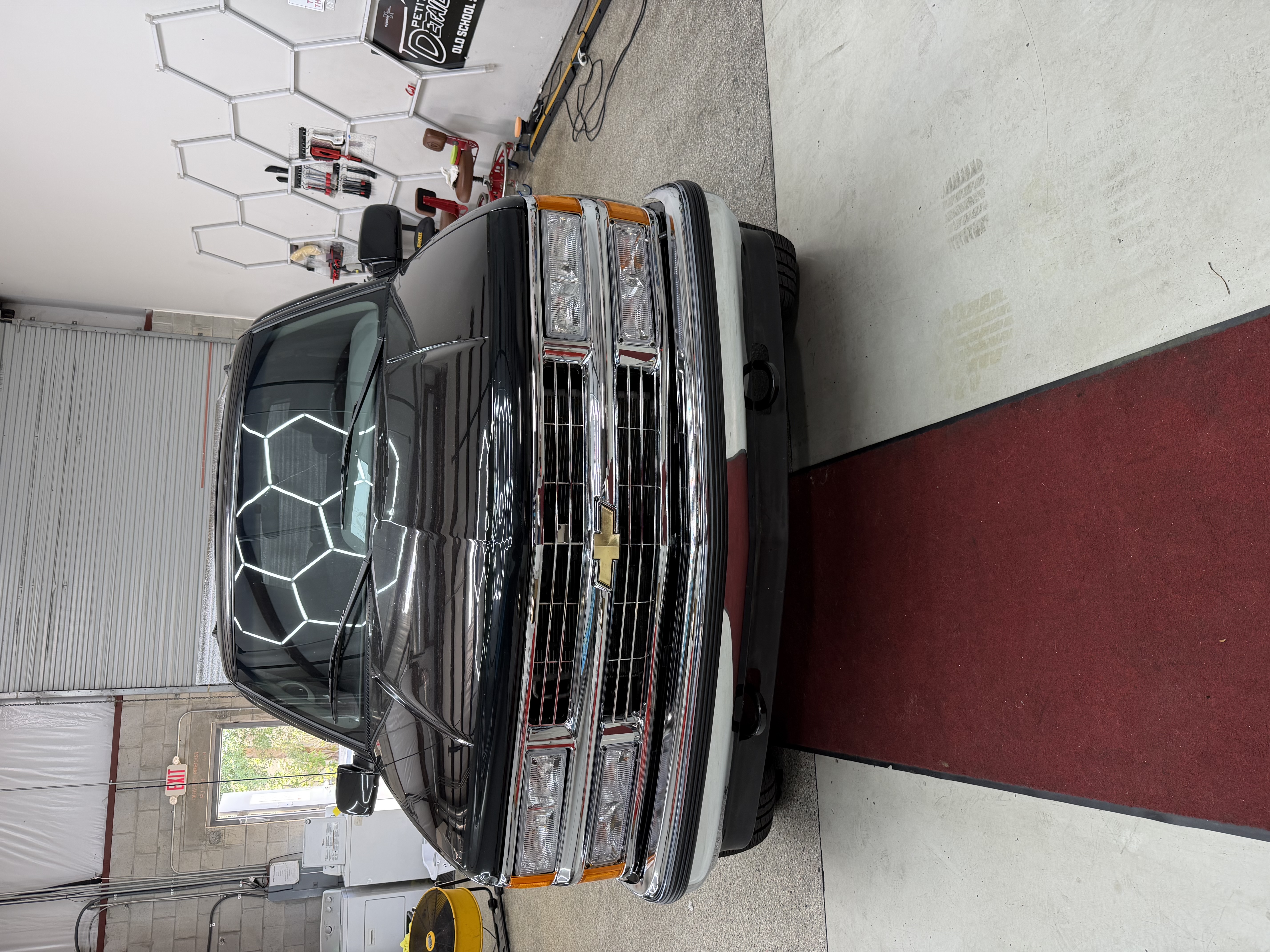 Used 1995 Chevrolet Tahoe 4WD 2-Door image 2