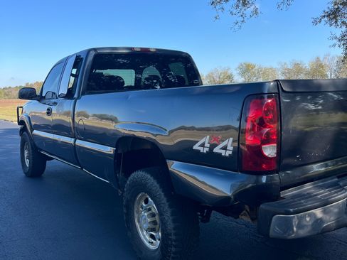 Used 2004 Chevrolet Silverado 2500 LS w/ Heavy-Duty Power Package image 2