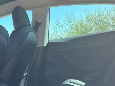 Used 2020 Tesla Model 3 Standard Range Plus RWD image 9