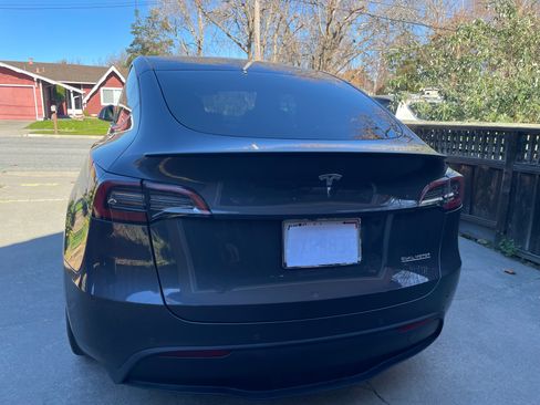 Used 2021 Tesla Model Y Performance image 5
