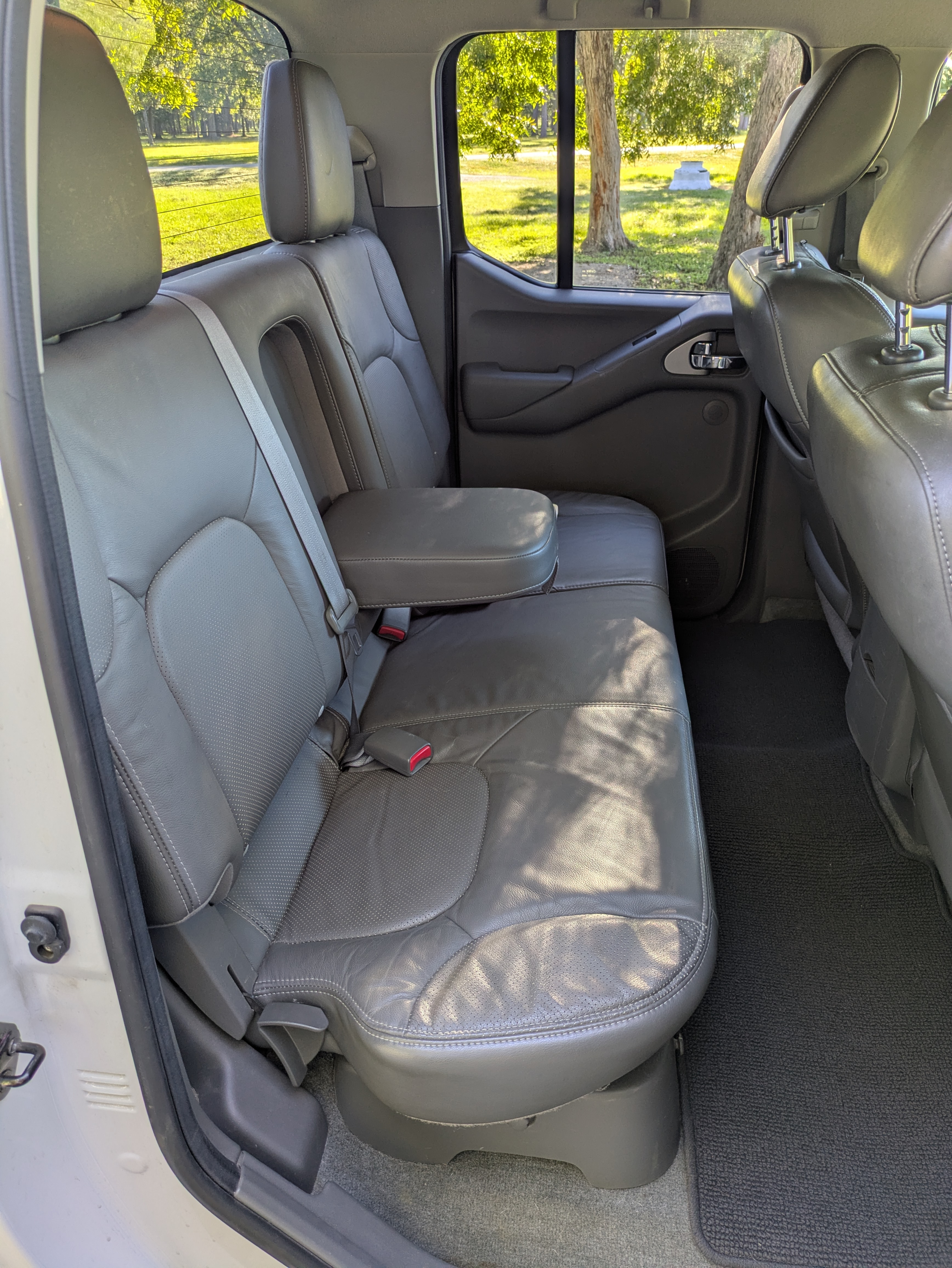 Used 2012 Nissan Frontier SL RWD image 15