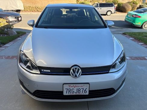 Used 2016 Volkswagen e-Golf SE image 4