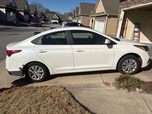 Used 2021 Hyundai Accent SE image 4