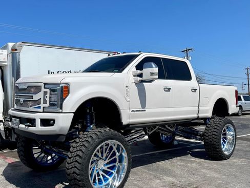 Used 2019 Ford F250 Platinum w/ Platinum Ultimate Package AWD/4WD image 5