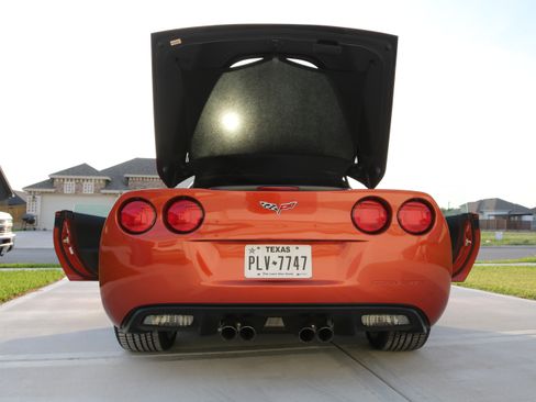 Used 2005 Chevrolet Corvette Coupe w/ Preferred Equipment Group image 10