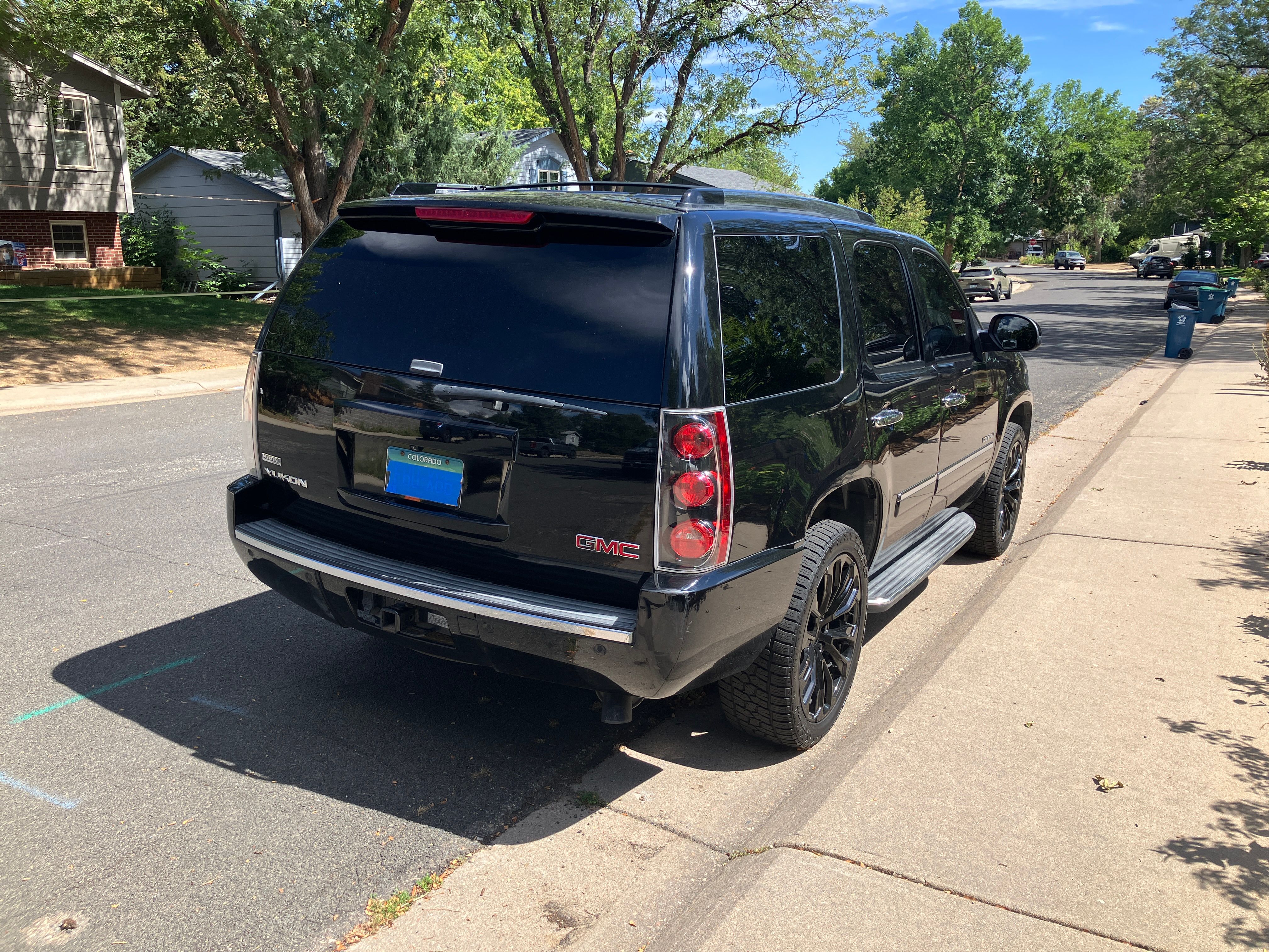 Used 2012 GMC Yukon Denali AWD/4WD image 5