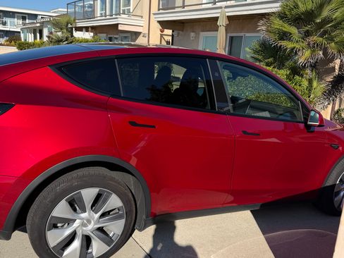 Used 2024 Tesla Model Y Long Range AWD/4WD image 12