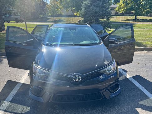 Used 2017 Toyota Corolla iM image 11