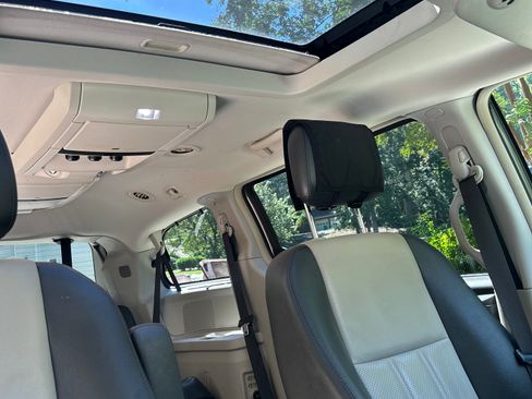 Used 2010 Chrysler Town & Country Touring Plus w/ Safetytec Group FWD image 23