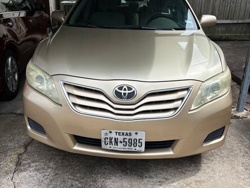 Used 2011 Toyota Camry LE FWD image 11
