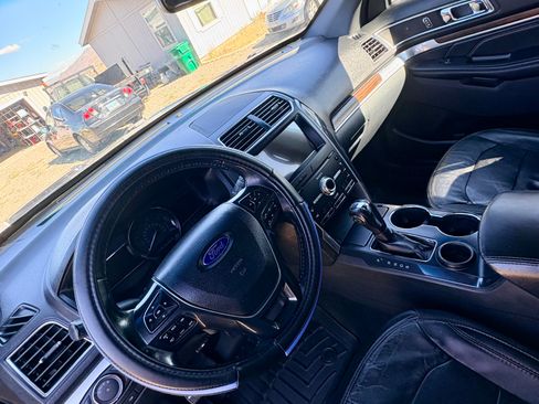 Used 2019 Ford Explorer Limited w/ Class III Trailer Tow Package FWD image 14