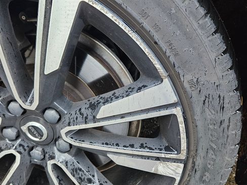 Used 2022 Volvo V60 T5 Cross Country image 24