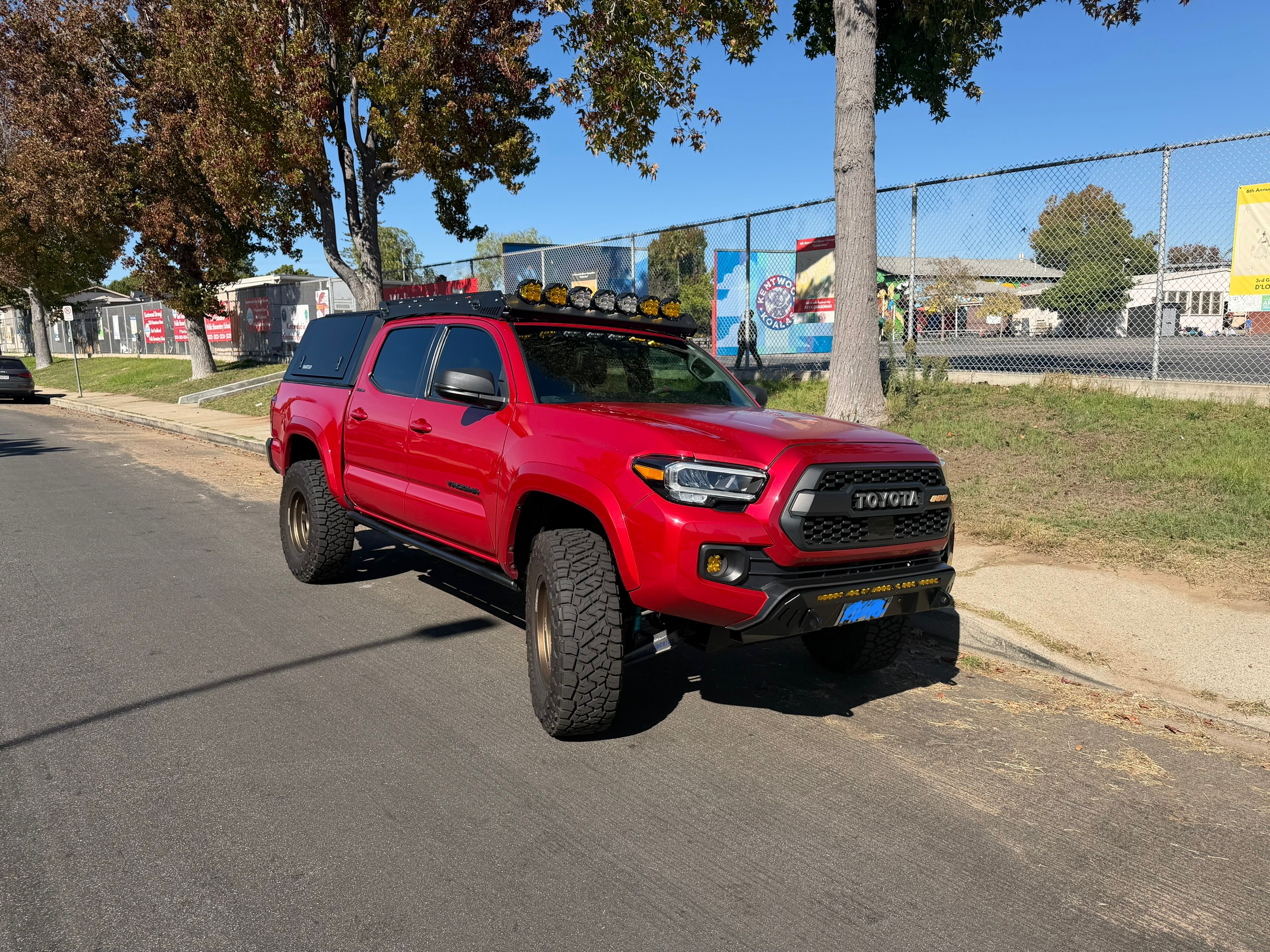 Used 2020 Toyota Tacoma Limited AWD/4WD image 2