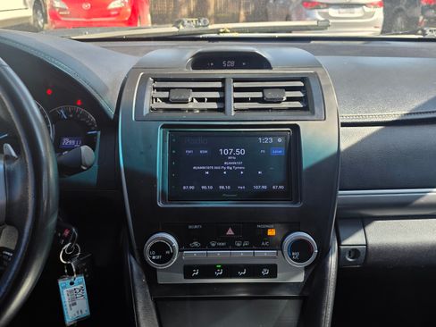 Used 2014 Toyota Camry SE image 12