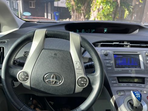 Used 2014 Toyota Prius Four image 15