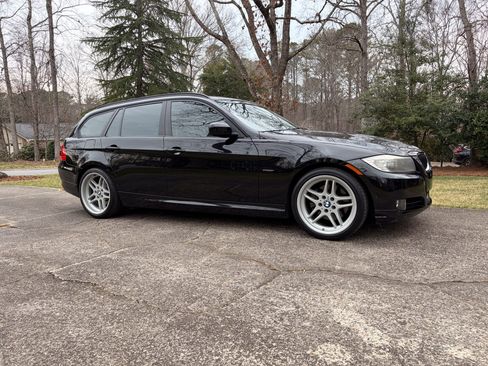 Used 2011 BMW 328i Wagon image 1
