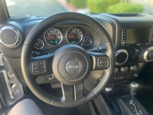 Used 2016 Jeep Wrangler Sahara w/ Connectivity Group image 15