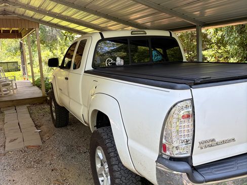 Used 2010 Toyota Tacoma PreRunner RWD image 4