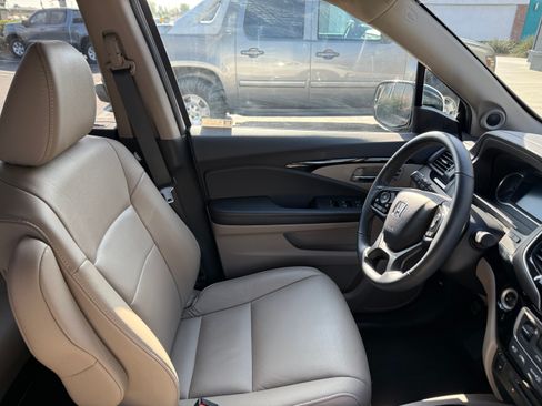 Used 2019 Honda Pilot Touring image 13