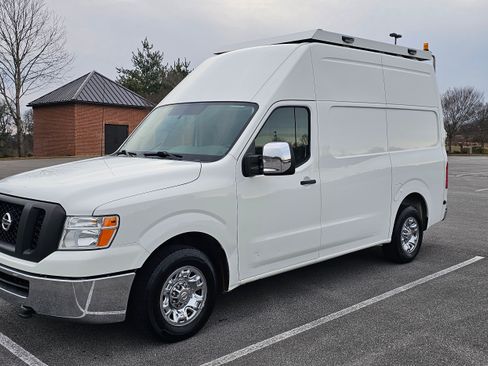 Used 2016 Nissan NV 3500 SV w/ Technology Package image 1