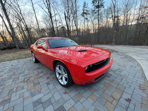 Used 2018 Dodge Challenger R/T image 15