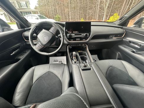 Used 2025 Toyota Grand Highlander AWD Hybrid image 8